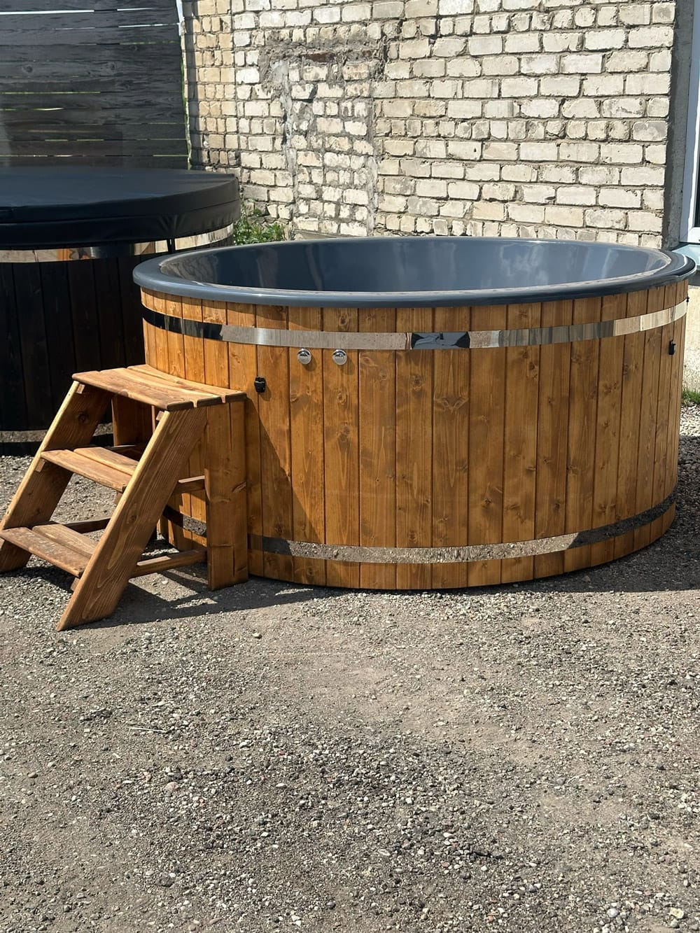 Steam Kiss Hot Tub