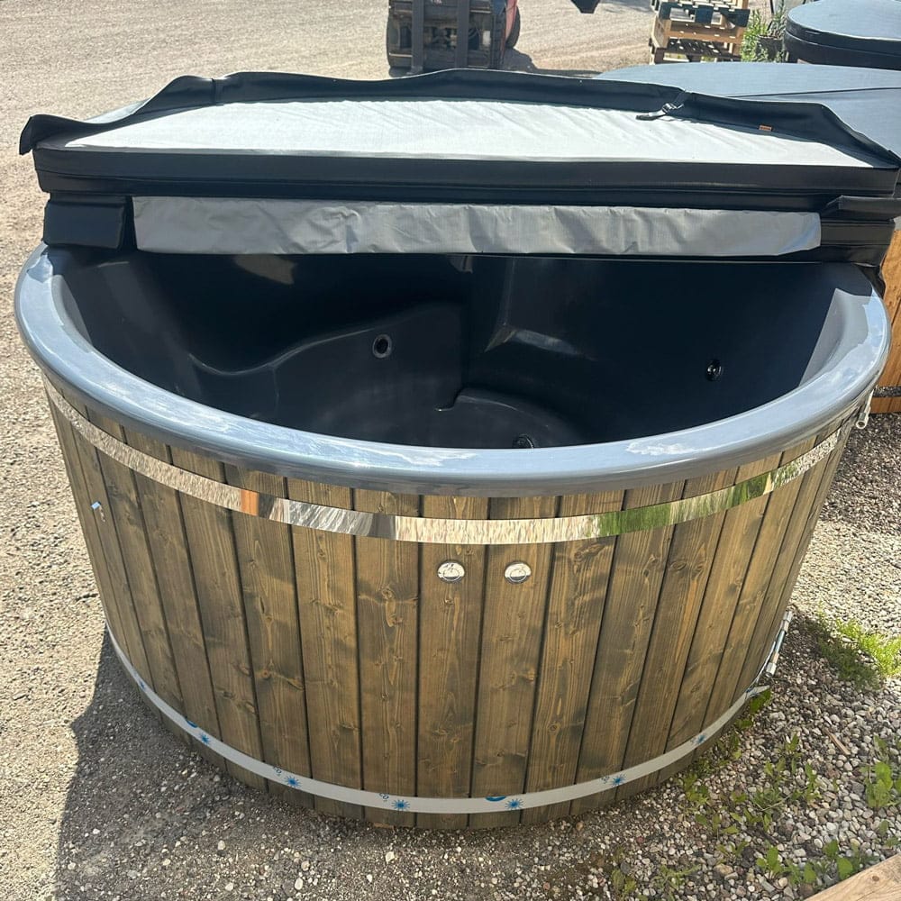 Peaceful Plunge Hot Tub